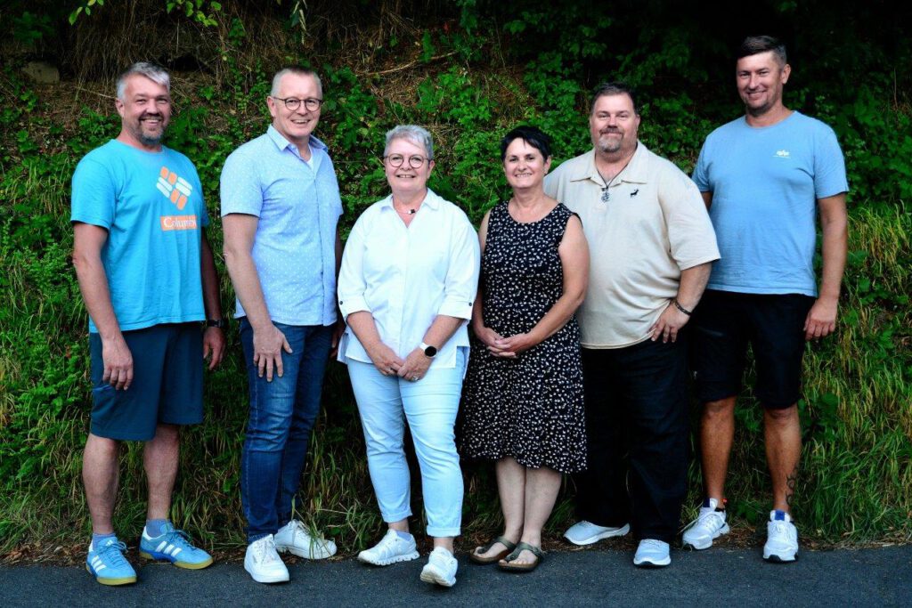 Der neue Ortsgemeinderat von Seelbach für die Amtszeit 2024 bis 2029 Von links nach rechts: Mario Geyer, Erster Beigeordneter Hardy Heynen, Ortsbürgermeisterin Anke Klein, Beigeordnete Yvette Schäck, Johan Reinhard, Michael Lüß – auf dem Bild fehlt: Heiko Klein | Foto: Burkhard Schäck